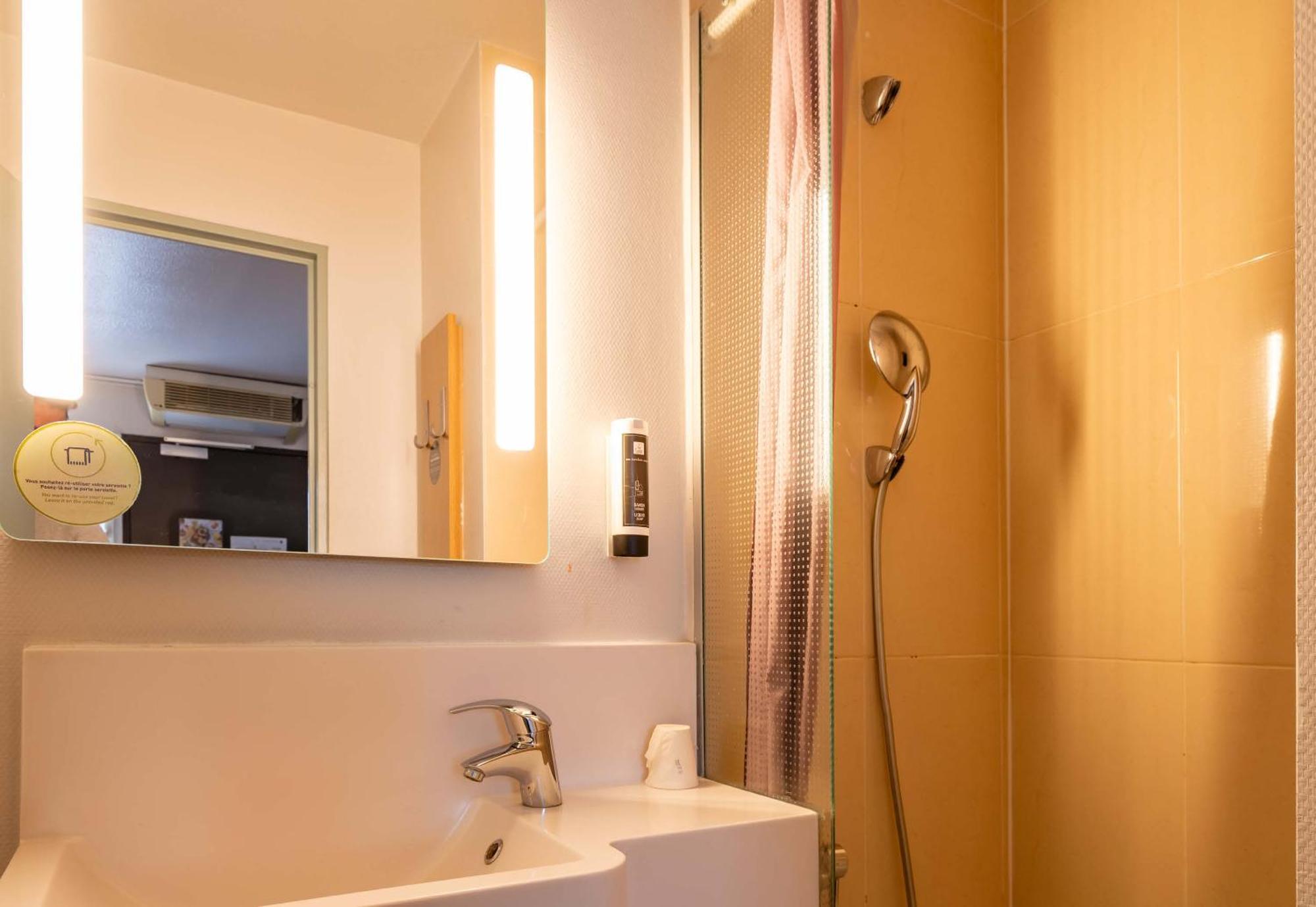 B&B Hotel Grenoble Universite 1 Gières Eksteriør billede